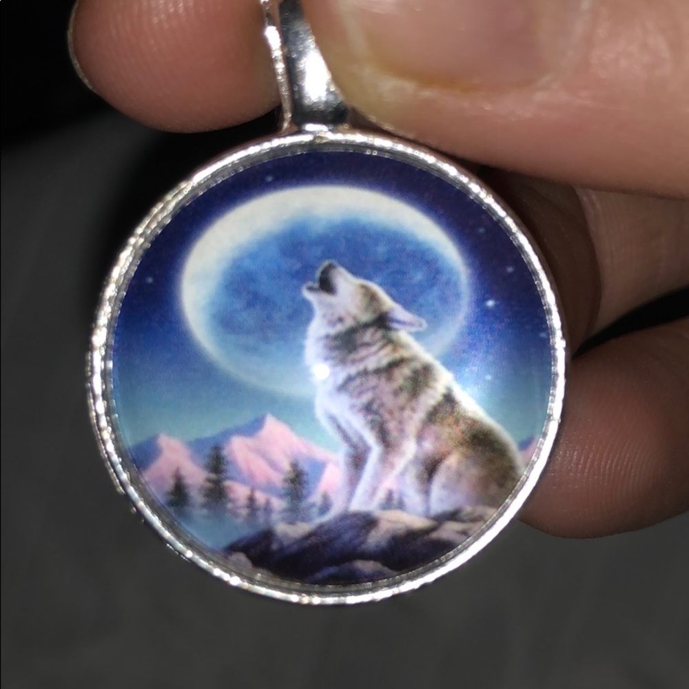 Wolf Pendant🤑